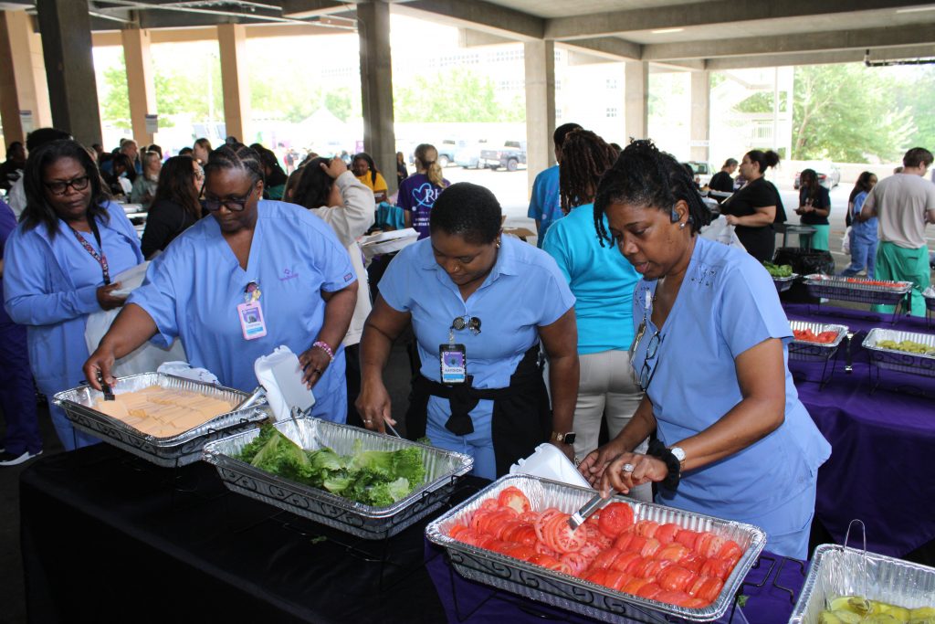  large-scale-catering-for-medical-and-hotel-staff