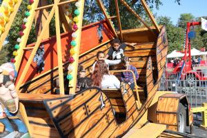 Pirate ship company picnic rides
